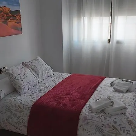 Patio Privado, Parking Gratis Y A Un Paso Del Vial