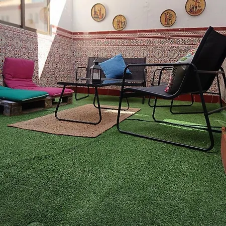 Patio Privado, Parking Gratis Y A Un Paso Del Vial